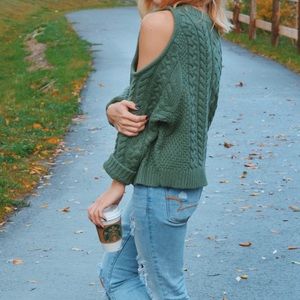 LIKE NEW Aerie “Cold Shoulder” Sweater
